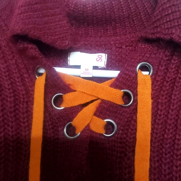 Women's Cropped Fall Sweater with Lace - Picture 2 of 3